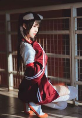 女大学生沙龙室2_无删减在线播放