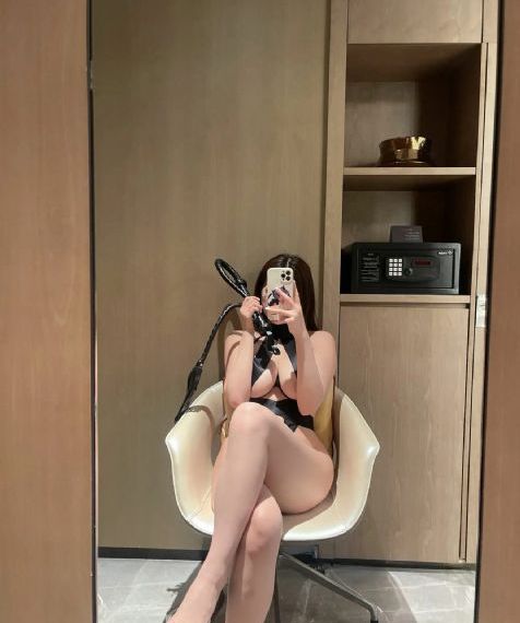 女大学生的沙龙室免费看_剧情片电影在线观看